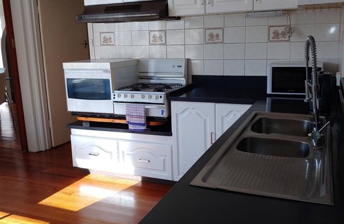 Wantirna South House | Spacious & Bright 4 Bedroom Family House & Garden