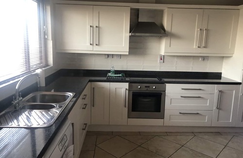 Portstewart House | Spacious bungalow. Within walking distance of beach and Promenade. Large garden