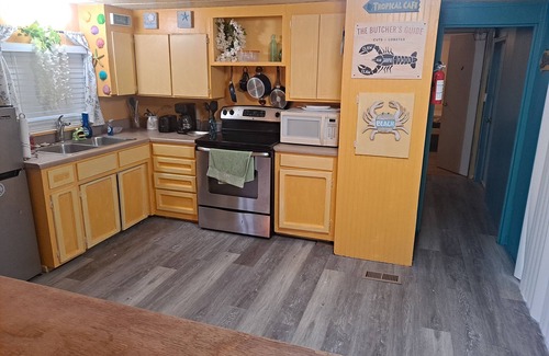 Harold House | Spacious Cabin experience, convenient to local attractions, modern conveniences
