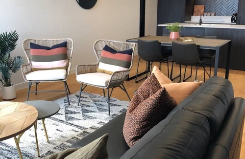 Hamilton Apartment | Spacious City Centre 1 bedroom apartment - Fibre Internetn