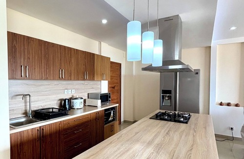 Mahajanga Apartment | Spacious, comfortable apartment. The seaside in the city!