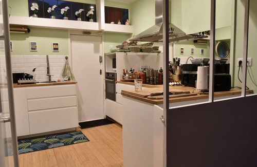 Cote Pavee Boat Rental | Spacious, comfortable houseboat in downtown Toulouse