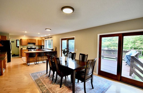 East Haven  Rutland County House | Spacious, comfortable home, close to Killington and Pico. Sleeps 8.