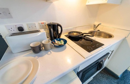 Selly Oak Apartment | Spacious Comfortable studio near the university