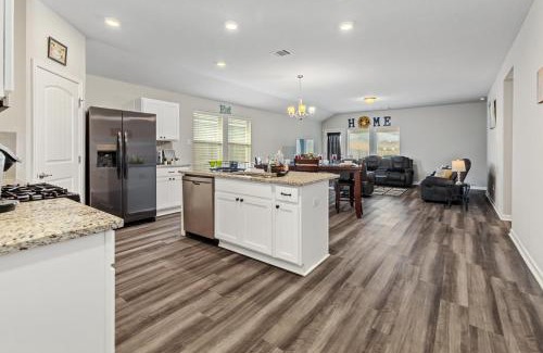 Lake Charles House | Spacious & Comfy KING Bed with Garage in Lake Charles