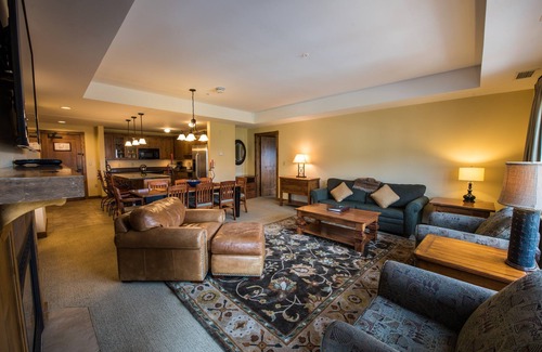 Crested Butte Cabin | Spacious Condo | Near the Slopes | Hot Tub Access