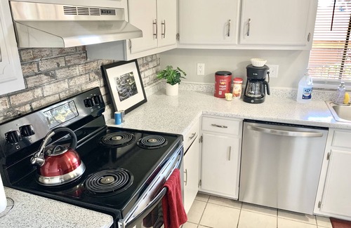 Tougaloo Condo | Spacious Condo w/Patio! Near Mall & Reservoir w/Garage & Outdoor Games