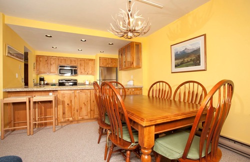 Keystone Condo | Spacious Condo with Hot Tub, Shuttle + Ski Storage