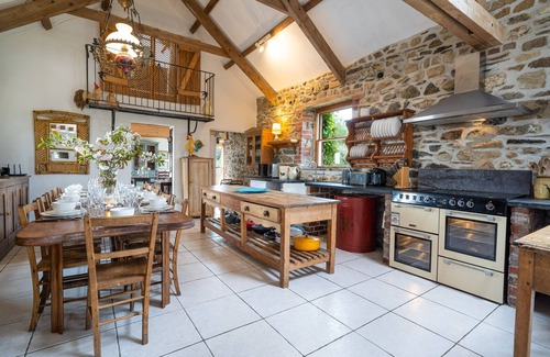 Fishguard House | Spacious converted rural barn. Sea views, large grounds, family & pet friendly.