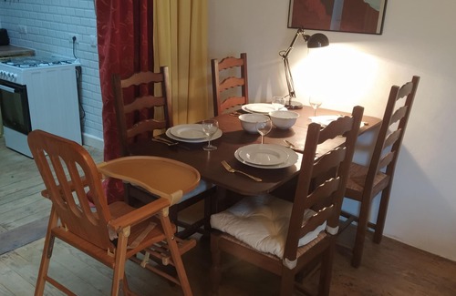 Yviers House | Spacious country gite sleeps 2 or 4 near Chalais - ideal for wedding guests