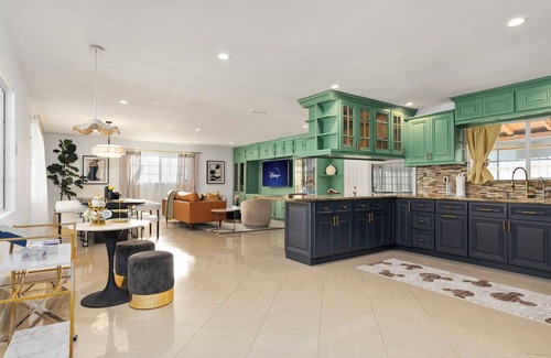 Midway City House | Spacious DISNEY Magic home with Pool-Spa-GameRoom-Billard in Midway