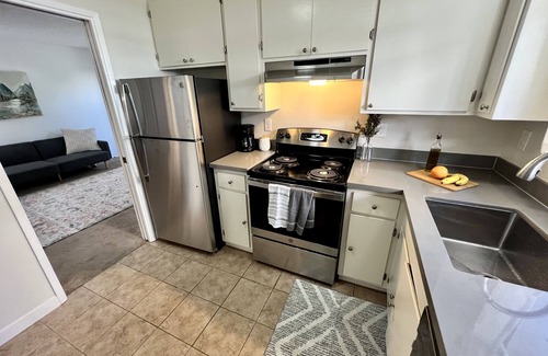 Downtown Burlingame Apartment | Spacious Downtown Burlingame Apt. with Driveway Parking & Private Patio 1/1