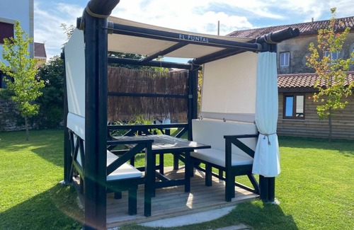 Villaverde de Pontones Apartment | Spacious apartment with spa and balcony.