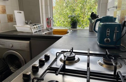 Shacklewell Apartment | Spacious Family Flat