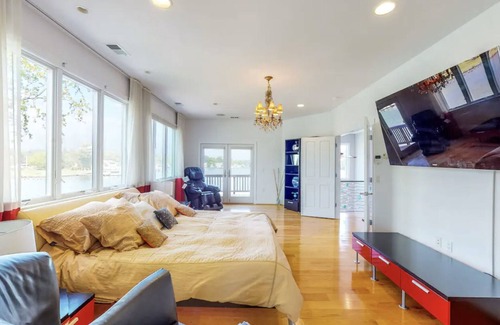 Grasonville House | Spacious, family-friendly home; vast outdoor space on the water w/private dock