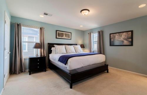 Stapleton House | Spacious Family Friendly Townhome in Central Park