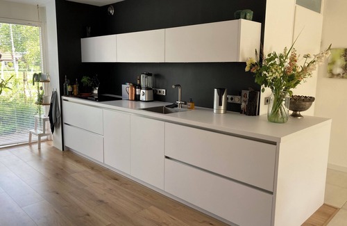 Hoogkerk House | Spacious family house for up to 8 people with garden and playground in front.