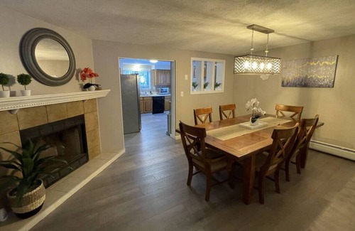 Windsor House | Spacious Family Lake & Ski House