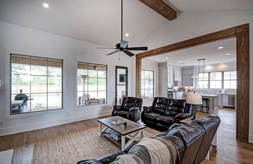 Madison House | Spacious Four Bedroom Home in Madison County