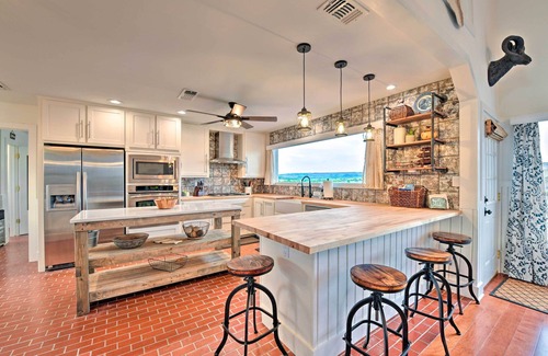 Palo Pinto County House | Spacious Getaway ~ 12 Acres, Views, & Hot Tub!