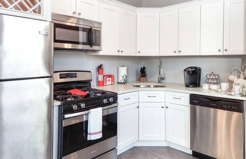 Mill River Apartment | Spacious Getaway ✔ Wooster Sq.✔ Seasonal discount✔