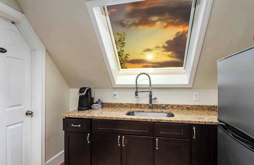 Beverly Condo | *Spacious Ghostly 2BR Home| Salem+Beverly| Parking