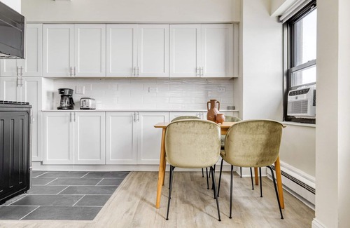 Gold Coast Apartment | Spacious Gold Coast 2BR w/Doorman & Gym, 2 blocks to L, by Blueground