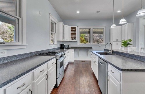 Point Lookout House | Spacious Gorgeous Waterfront Home With Sunset View