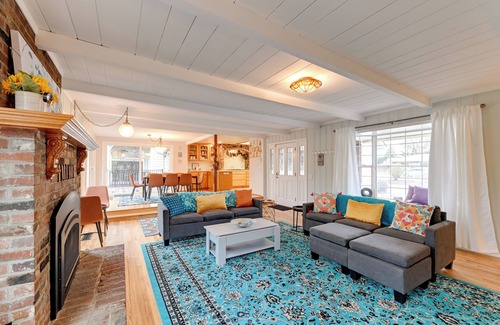 Grants Pass House | Spacious Grants Pass Home w/Hot Tub & River Views