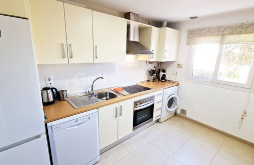 Jeronimo y Avileses y Balsicas de Arriba Apartment | Spacious Ground Floor Apartment, Free WiFi, Patio, AC