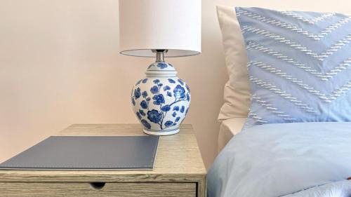 Swiss Cottage Apartment | Spacious Guest Studio - En-Suite - Central - Calm View