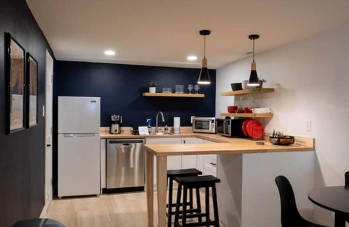 Highlands House | Spacious guest suite w/private entry