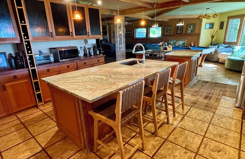 Troutdale House | Spacious HGTV Home on 3 acres near Columbia Gorge w/Silo Rooms, 15 min from PDX