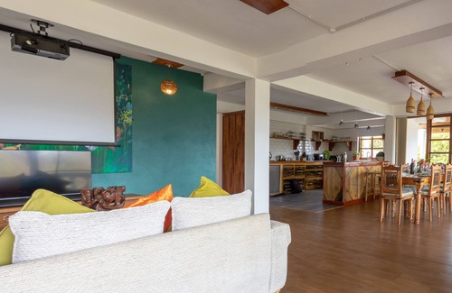 Canaries Villa | Spacious hideaway with ocean views and fine eatery