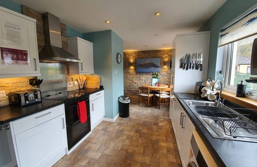 Glencoe House | Spacious Highland Getaway*ALL rooms en-suite* (3rd Bedroom optional extra)
