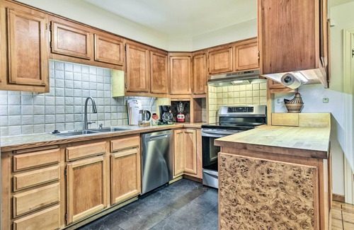 Hillsboro House | Spacious Hillsboro Home ~ 18 Mi to Portland!
