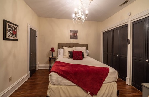 Hermann Bed & Breakfast | SPACIOUS HISTORIC DOWNTOWN LOFT! BEST LOCATION IN THE HEART OF TOWN!