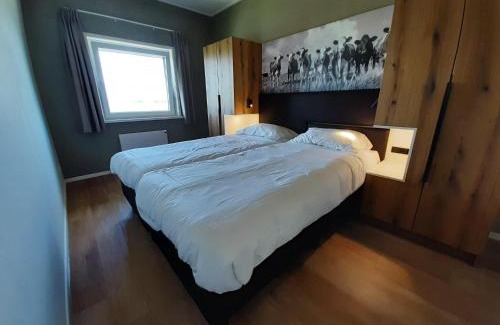 Leons House | Spacious holiday home in Leons with garden