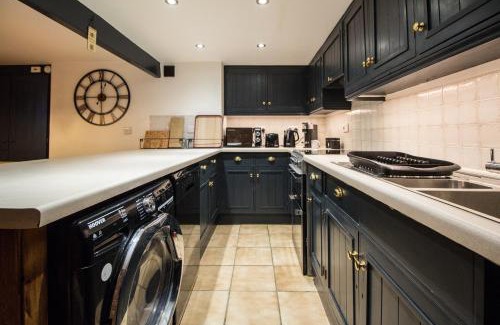 Brockholes House | Spacious Holmfirth Home Near Trails and Town Sleeps 5