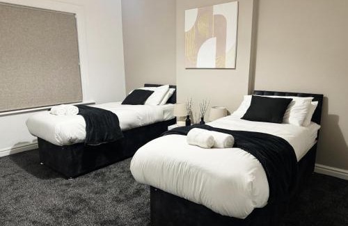Coventry House | Spacious Home 7Mins to City Centre Free Parking