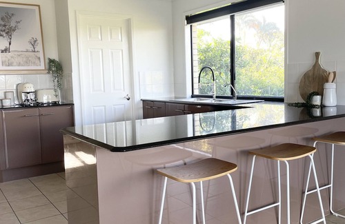 Pacific Pines House | Spacious home, big pool, great view near theme park
