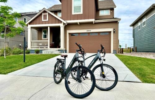 Centerra House | Spacious Home, Great Backyard with Mtn Sunset Views!