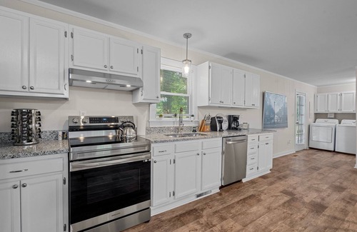 Northwest Raleigh House | Spacious home- near Airport, Crabtree Mall & Food