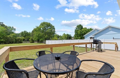 Girvin House | Spacious Home Near Beach, Large Yard, Game Room and Dog Friendly