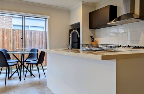 Curlewis House | Spacious home near Bellarine Peninsula Trail
