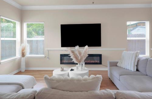 Rosewood House | Spacious Home-Queen Suite-Game room-Movie room