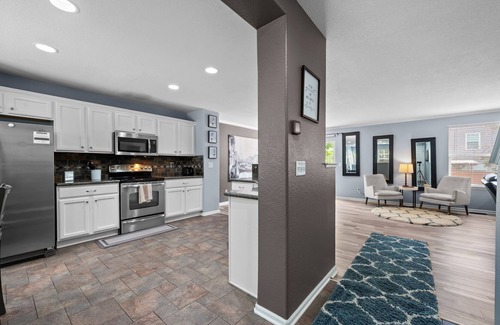 Brighton House | Spacious Home - Theatre - Pet Friendly - Outdoor Firepit