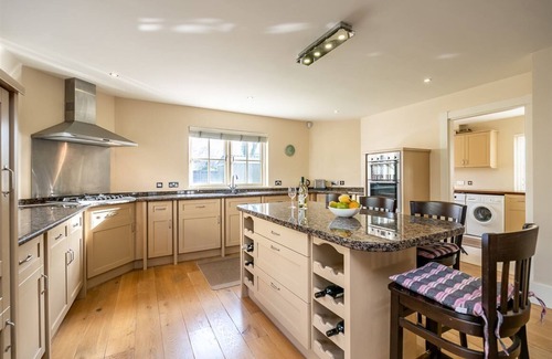 Kenmare Condo | Spacious home to sleep 8 just a short stroll from Kenmare