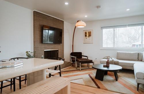 Littleton House | Spacious Home W Hot Tub & Bbq Deck