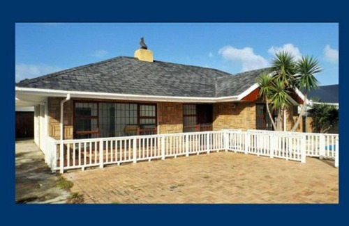 Westcliff House | Spacious home with Art gallery, Pool,indoor and 2 outdoor braai areas.